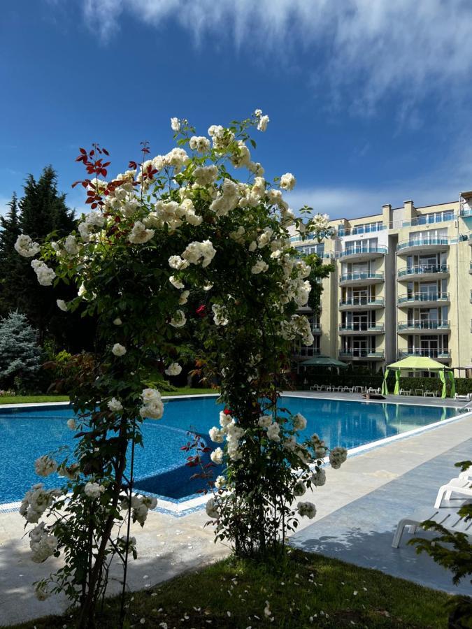 Modern Beachfront Apartment With Pool Ravda Exterior foto